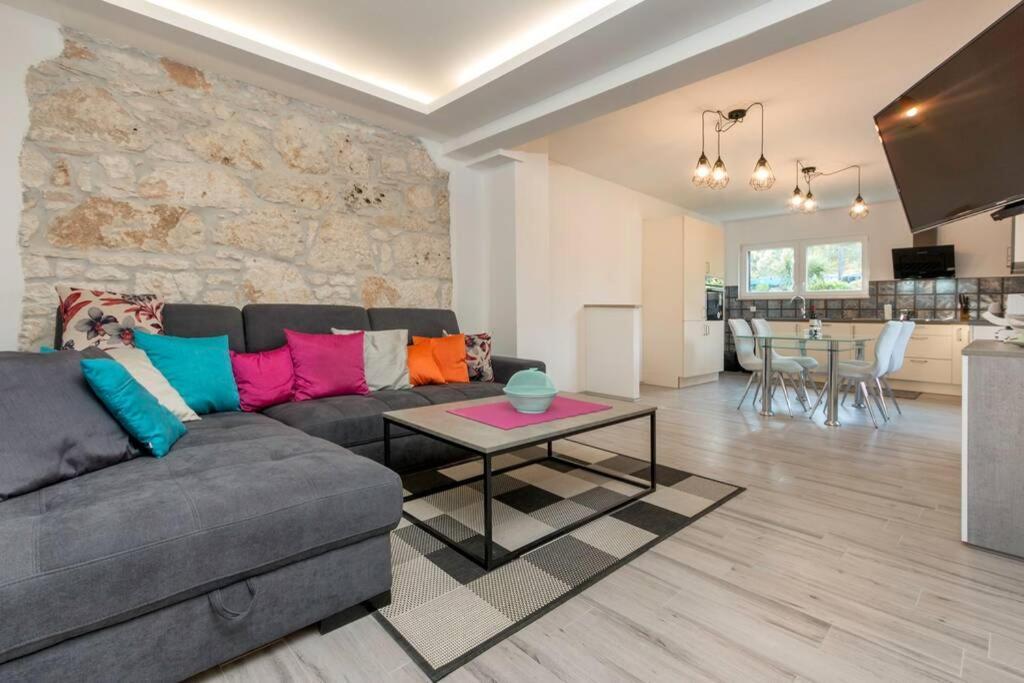 Predivan Novouredeni Apartman U Blizini Mora Banjole Exterior foto