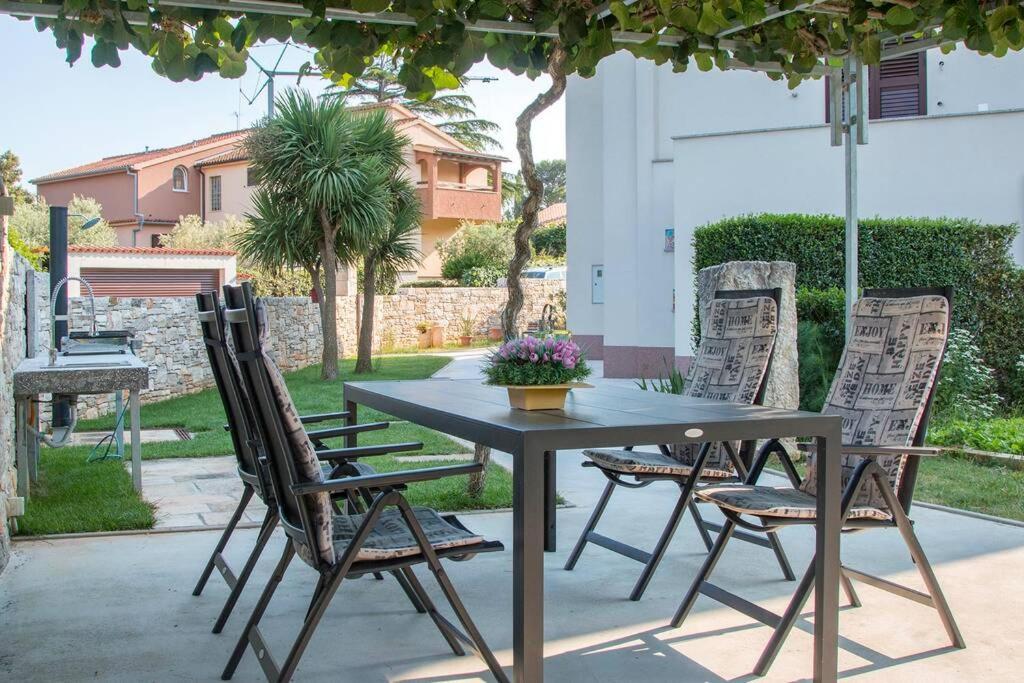 Predivan Novouredeni Apartman U Blizini Mora Banjole Exterior foto