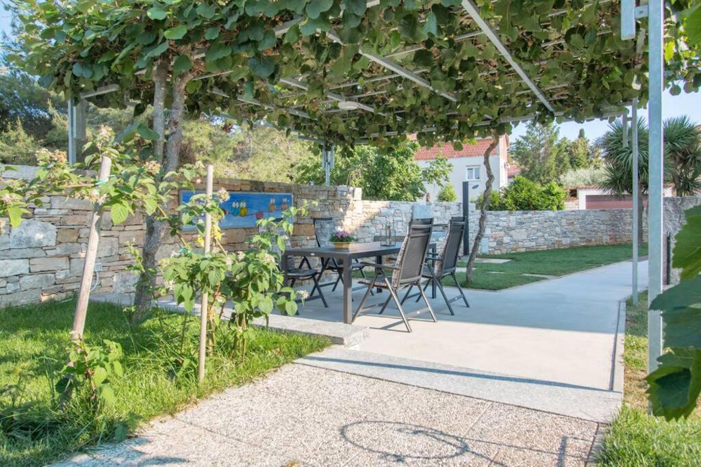 Predivan Novouredeni Apartman U Blizini Mora Banjole Exterior foto