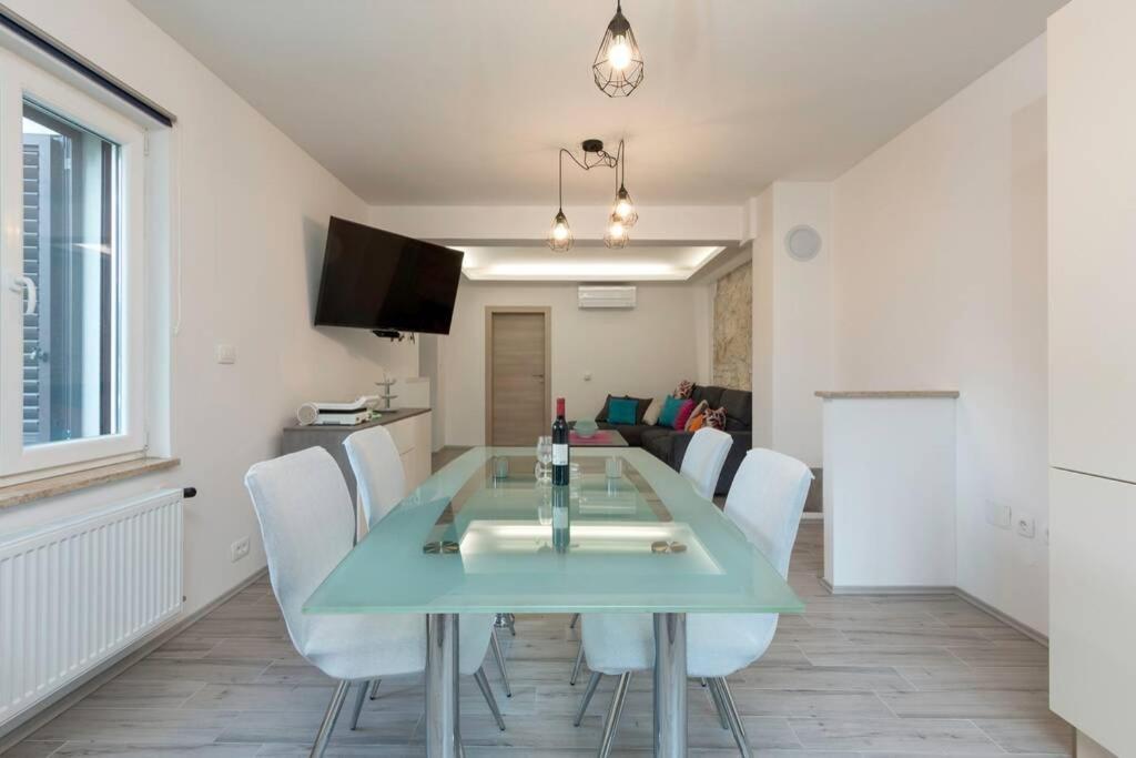 Predivan Novouredeni Apartman U Blizini Mora Banjole Exterior foto